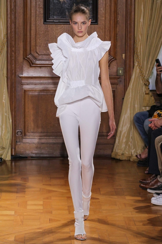 Sanne Vloet shows Paris S/S 2015 Victor & Rolf